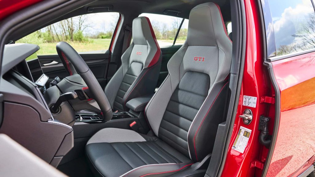 بررسی فولکس‌واگن گلف GTI مدل ۲۰۲۵
