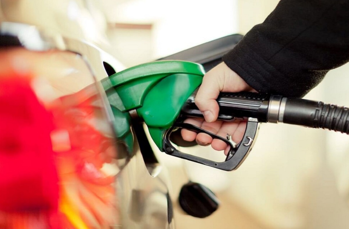آیا سهمیه بنزین آزاد در کارت سوخت ذخیره میشود؟