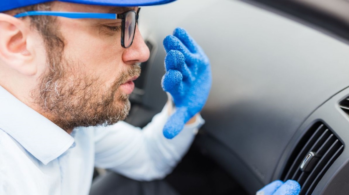 چرا ماشین بوی بنزین میدهد؟