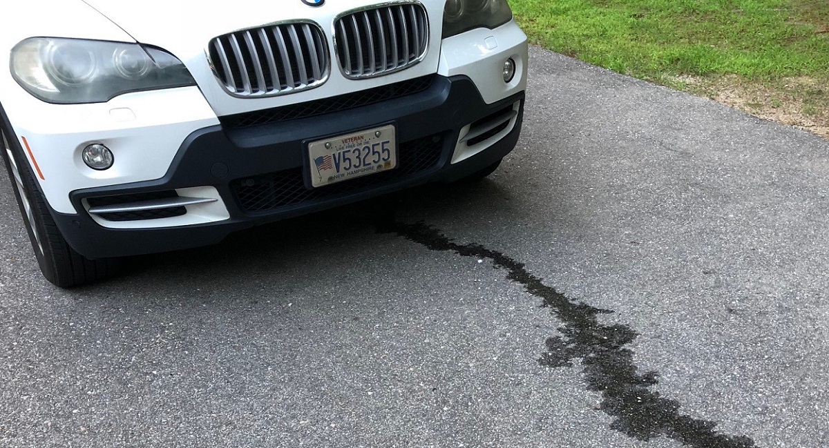 چرا زیر ماشین اب میده؟