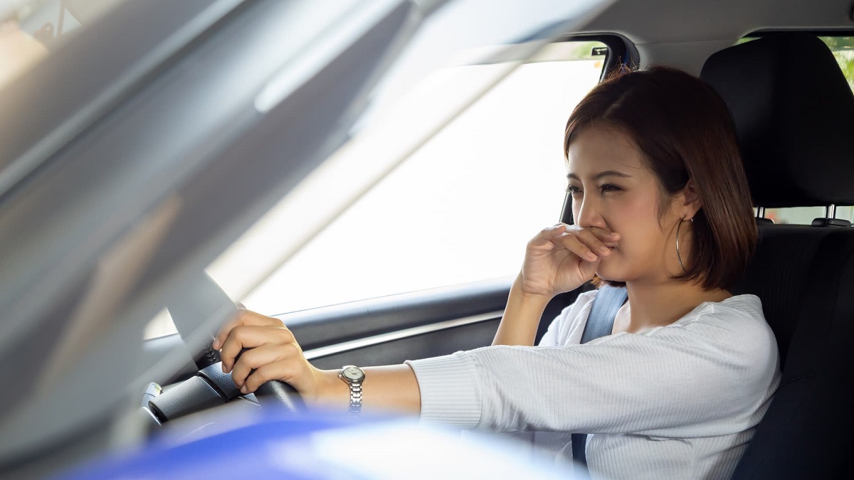 بوی بنزین در داخل خودرو