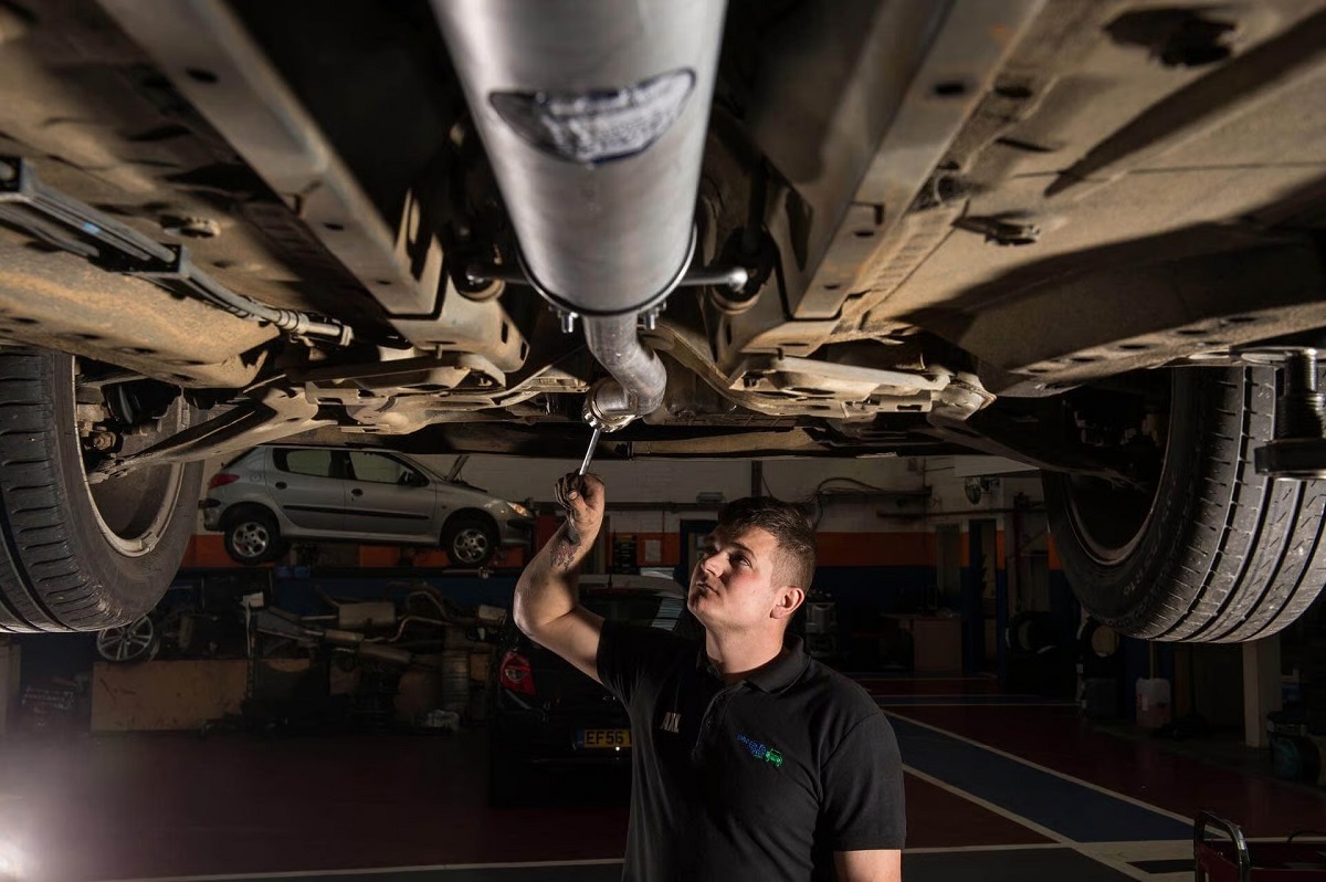 صدای تق‌تق در پیچ‌ها