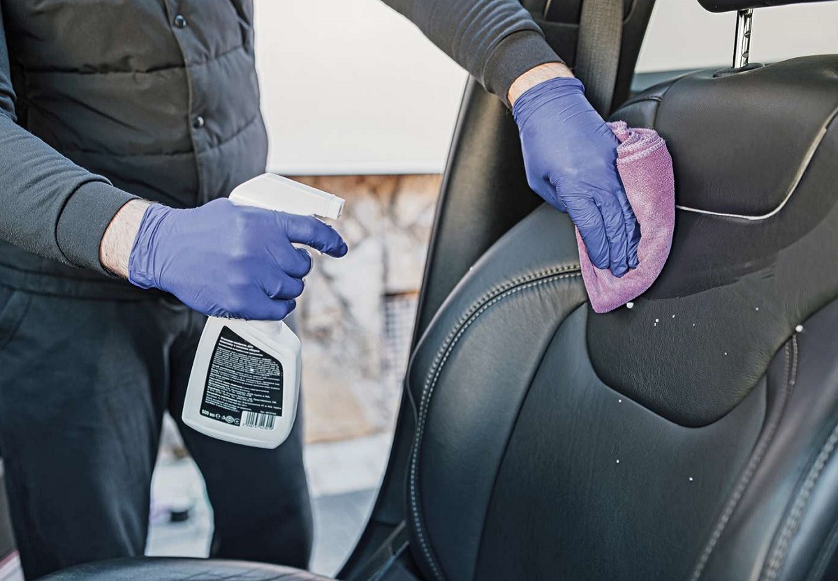 مراقبت از صندلی‌های چرم ماشین