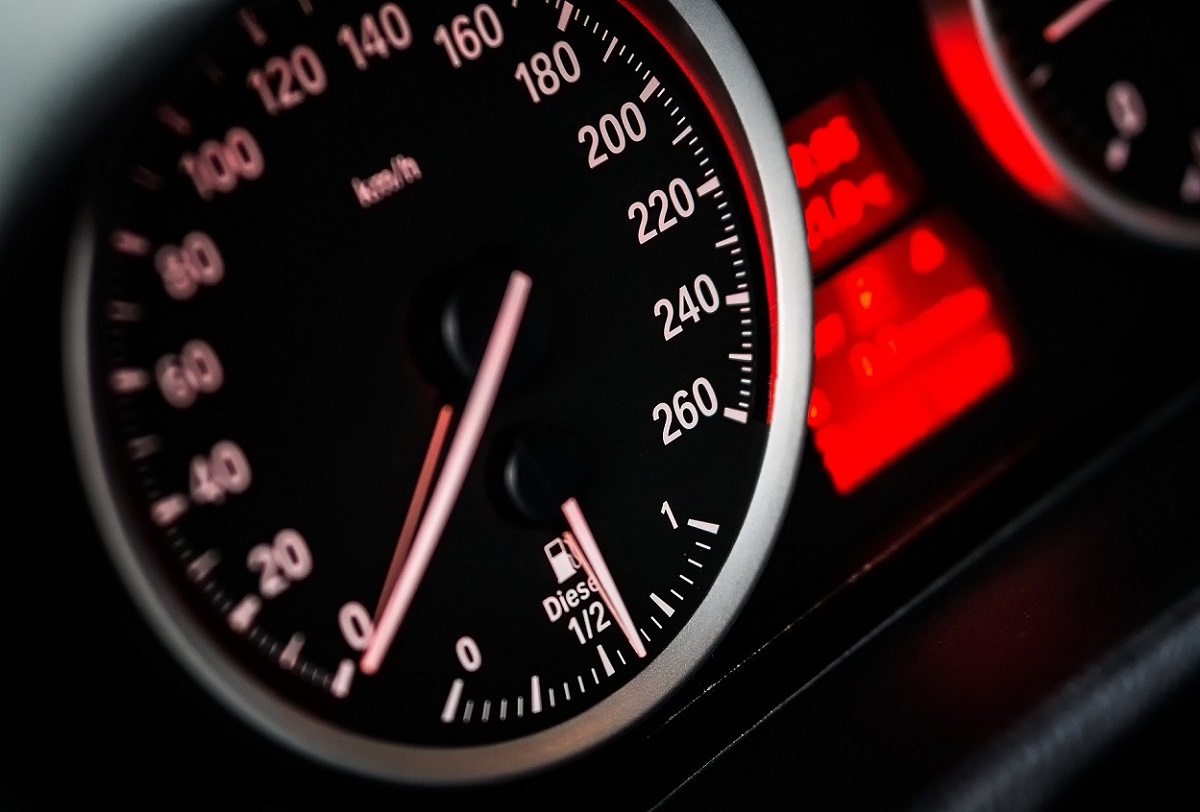 چگونه بفهمیم کیلومتر ماشین دستکاری شده؟