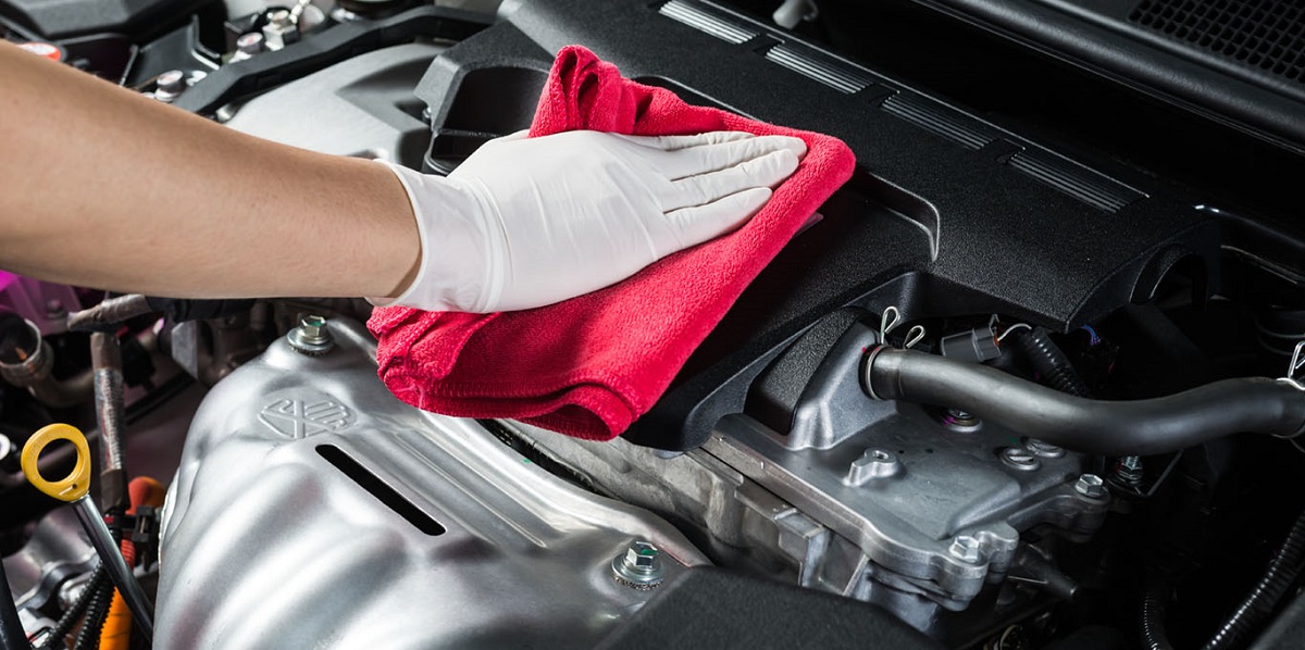 چگونه داخل موتور ماشین را تمیز کنیم؟