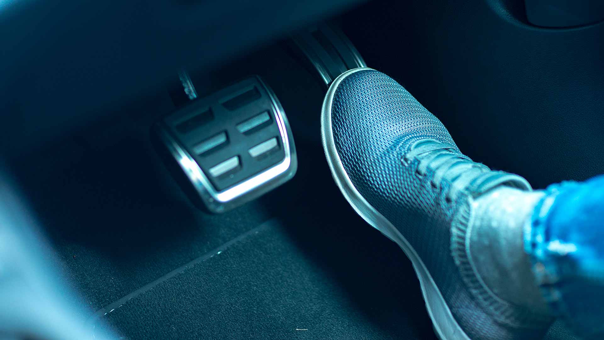 علت کله زدن ماشین هنگام برداشتن پا از پدال گاز چیست؟