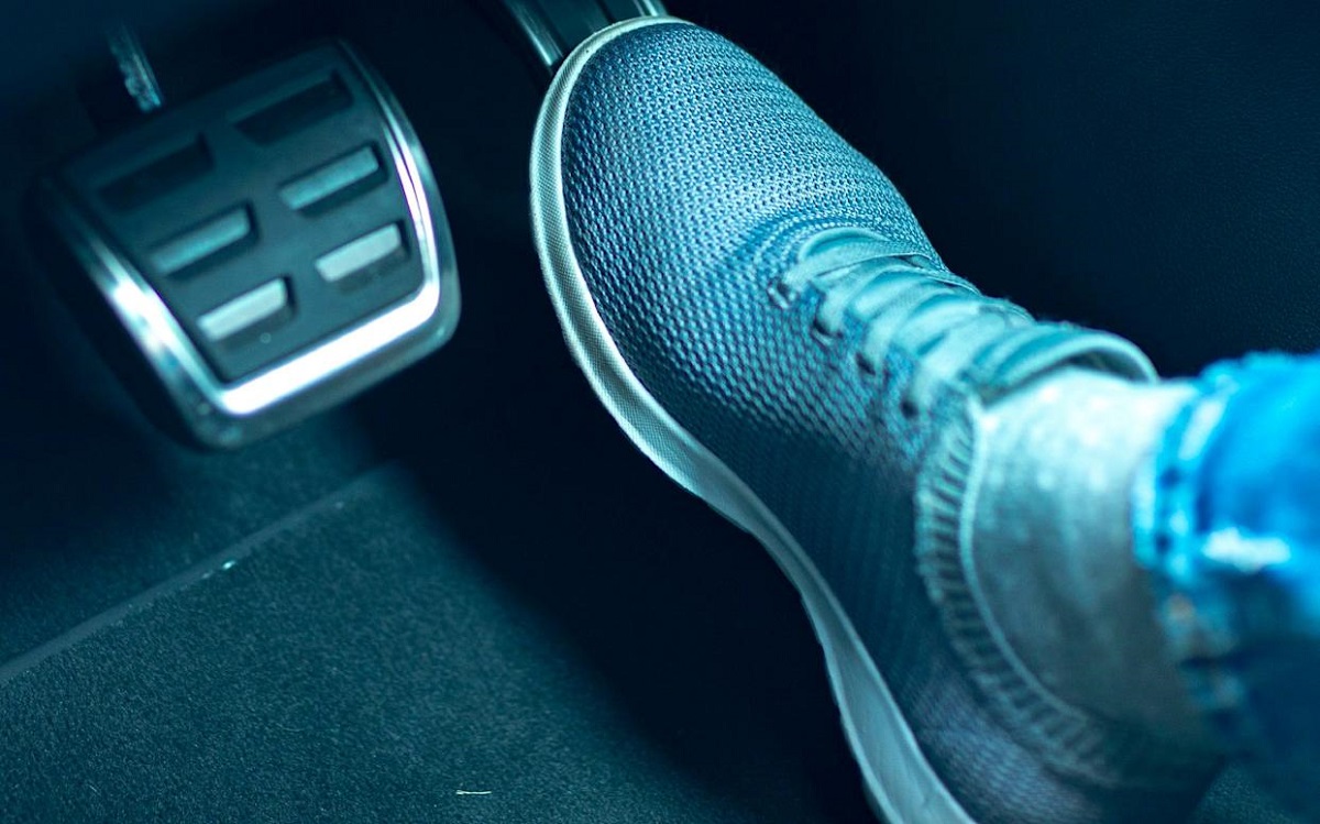 دلایل سفت شدن پدال گاز