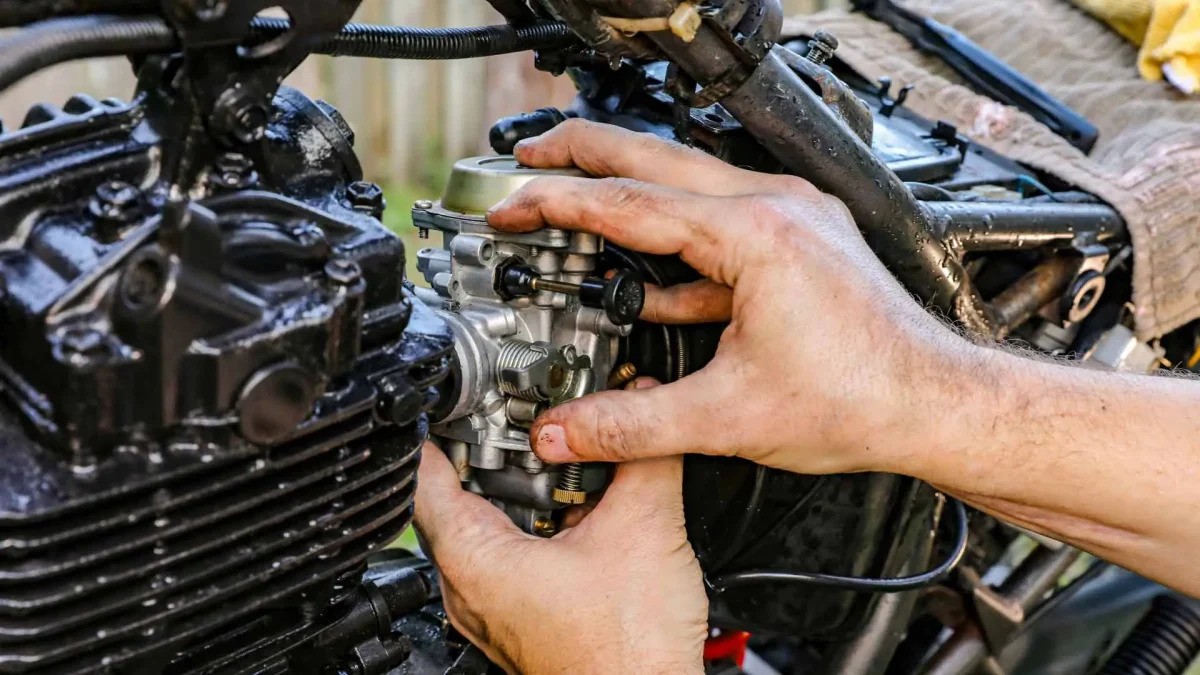 گاز خوردن موتور سیکلت