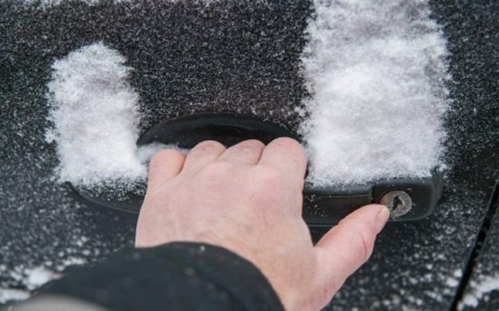 یخ زدن قفل دستگیره ماشین